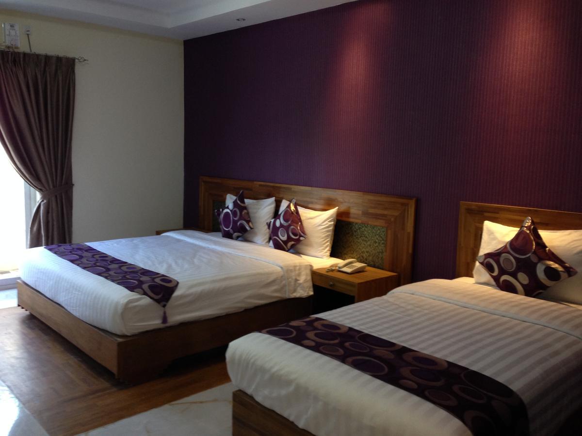 Hotel 9 Mile Yangon Exterior foto